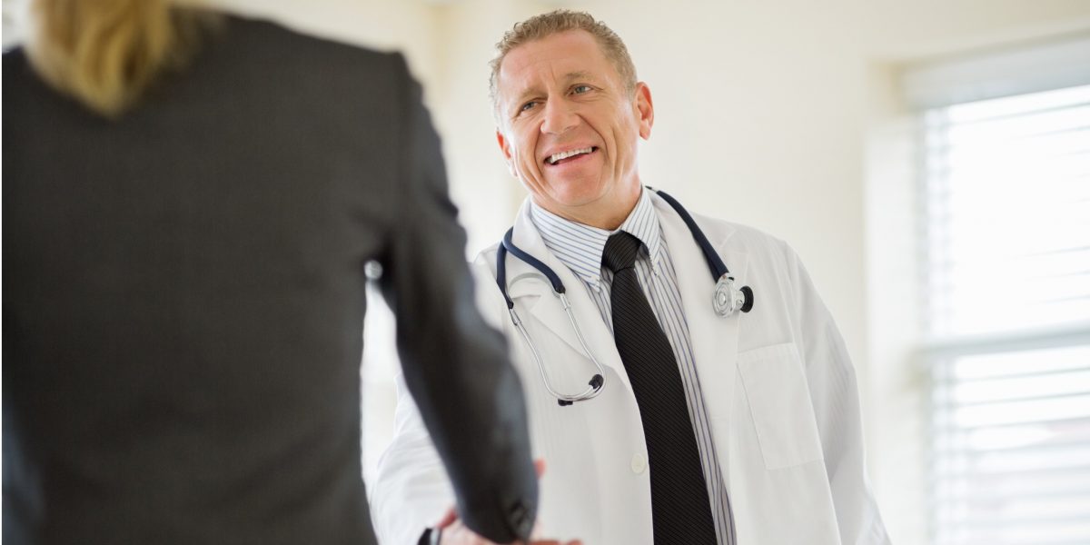 MFA-Jobs - Eine angemessene Bezahlung und immer ein Auge auf potenzielle Mitarbeiter hilft bei der Personalsuche.