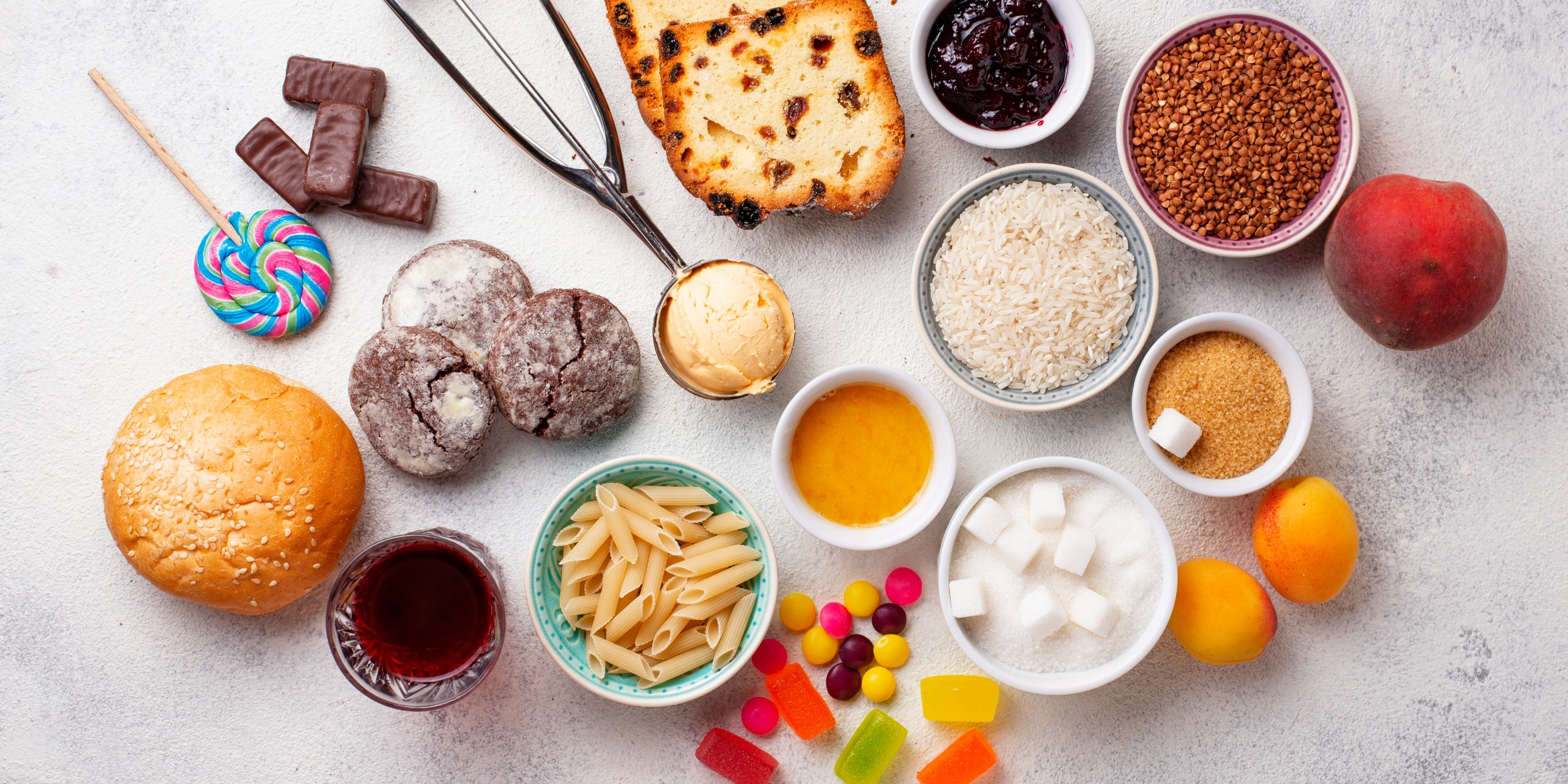 Verschiedene Lebensmittel die Diabetiker nicht essen sollten.